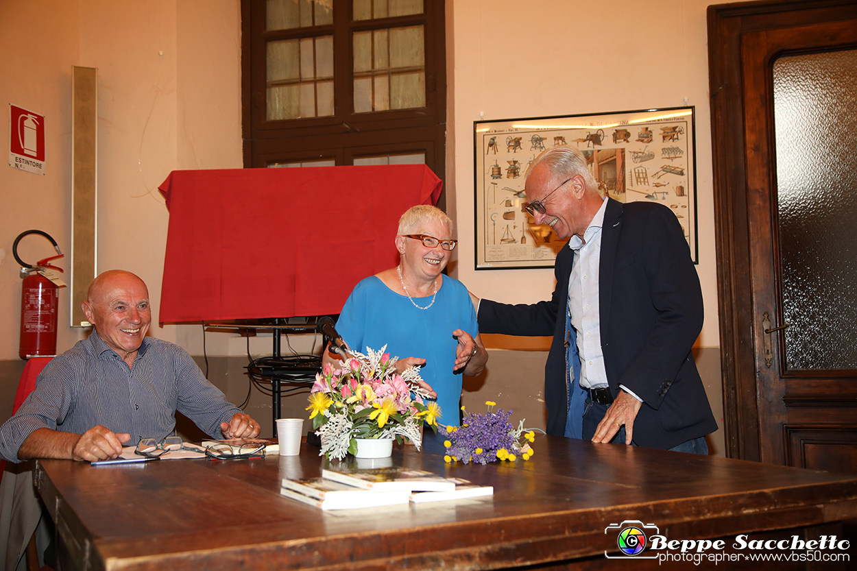 VBS_3407 - Presentazione libro 'La tovaglia a quadri' di Celestina Franco.jpg